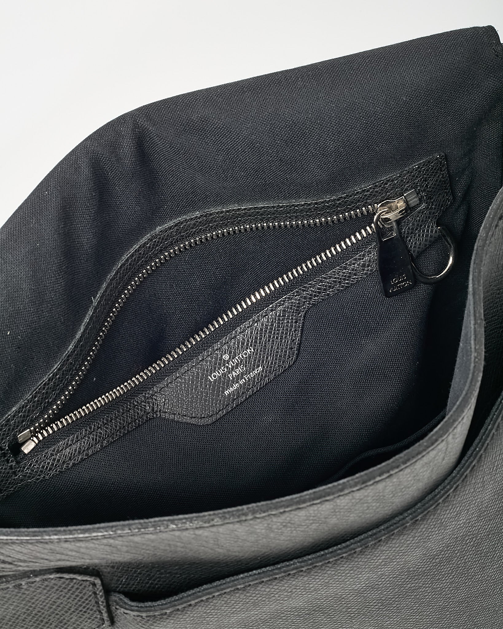 Louis Vuitton Black Taiga Leather Messenger Bag